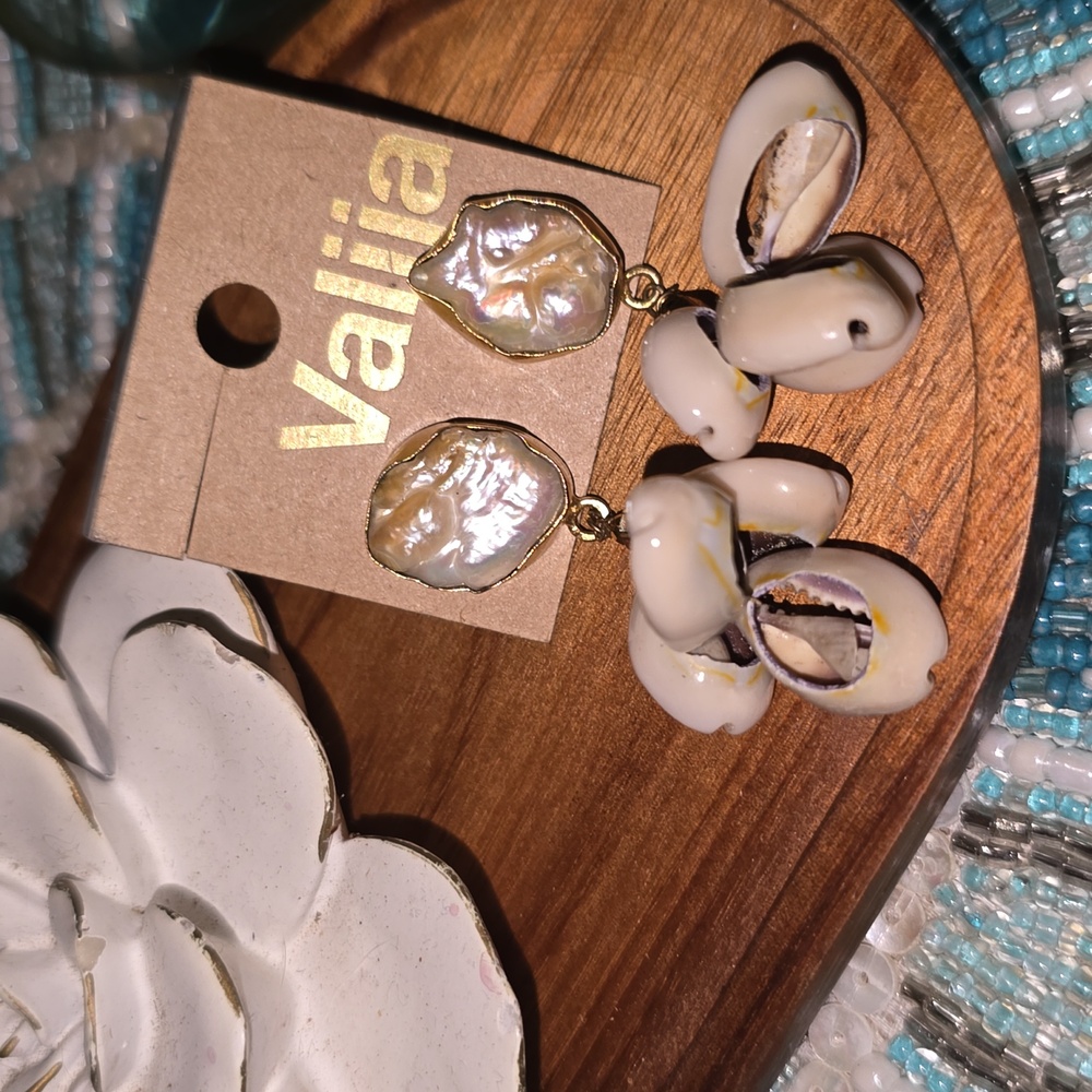 PEARL & SHELL 🐚 EARRING